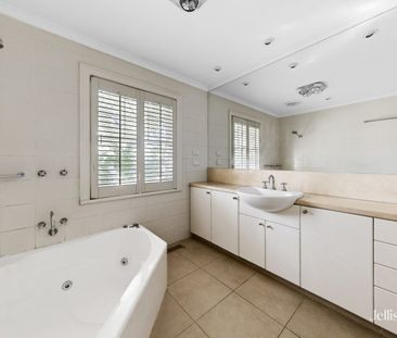 Character-Filled Four Bedroom Family Home in Prime Kew Location - Photo 5