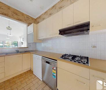 LARGE FAMILY HOME WITH HUGE BACKYARD AND NEIGHBOURING ALLNUT PARK |... - Photo 3