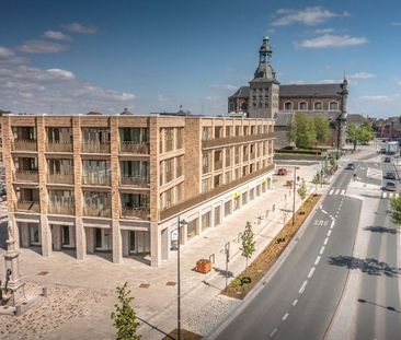 Lichtrijk recent instapklaar appartement met 2 slaapkamers, zonneterras, 2 parkings en ruime kelderberging - Foto 1