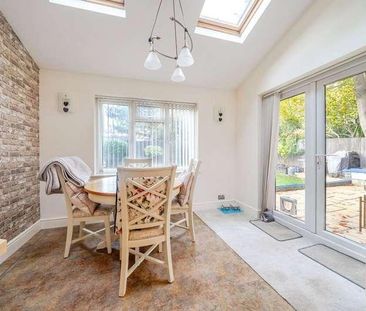 Tudor Drive, Yateley, Hampshire, GU46 - Photo 4