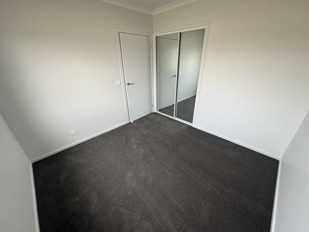 Unit 1 / 30 Woodstock Street, Shepparton VIC 3630 - Photo 5