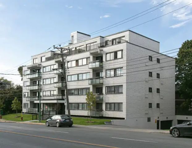 5745 Côte-St-Luc Road -Stratford Terrace | 5745 Chemin de la Côte-Saint-Luc, Montreal - Photo 1