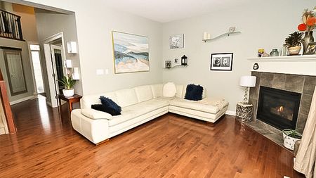 Beautiful Walkout Backing A Pond In The Hamptons.Pets Negotiable. - Photo 5