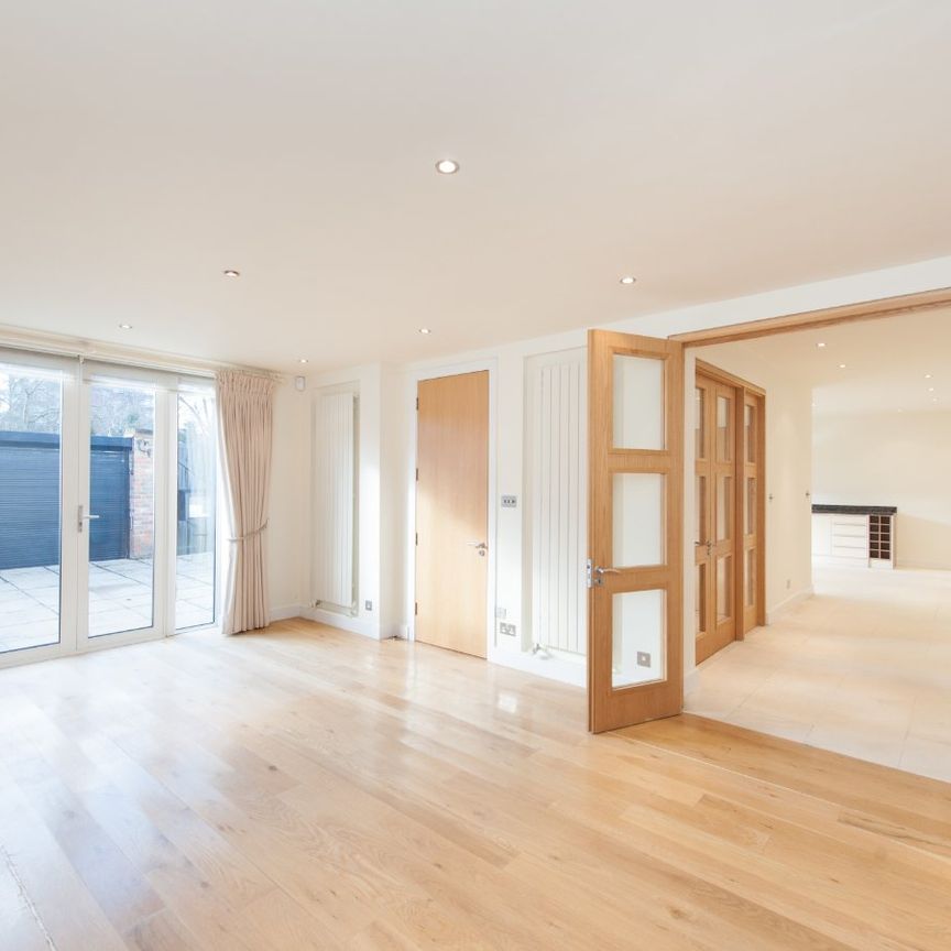 St Johns Wood Park, St Johns Wood, London, NW8 6RN - Photo 1