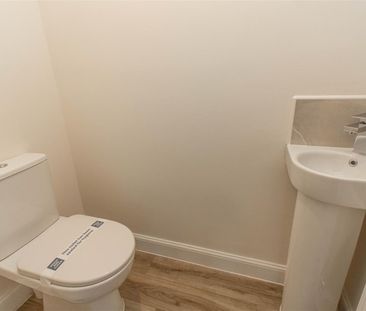 3 Bedroom House - Semi-Detached - Photo 2