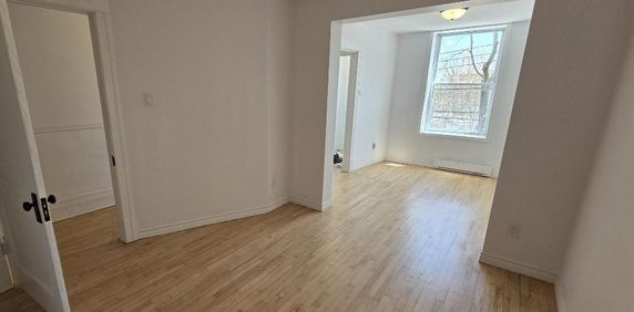 Beau 4½ tranquille et rénové dans Rosemont-La-Petite-Patrie, 1415$/mois. Avec terrasse, près du Plateau et de la piste cyclable. - Photo 2