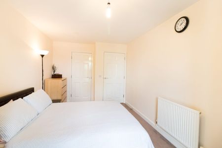 2 Bed Flat, Turner Street, E16 - Photo 5