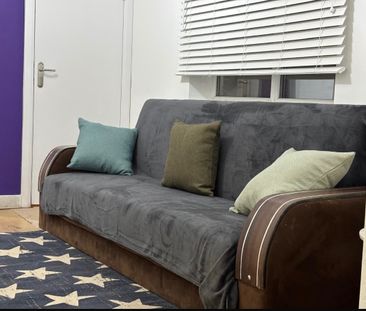 2 Bed Flat, London, SW19 - Photo 3