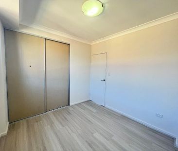 Newly Renovated 2 bedroom timber floor unit available - Perfect for... - Photo 6
