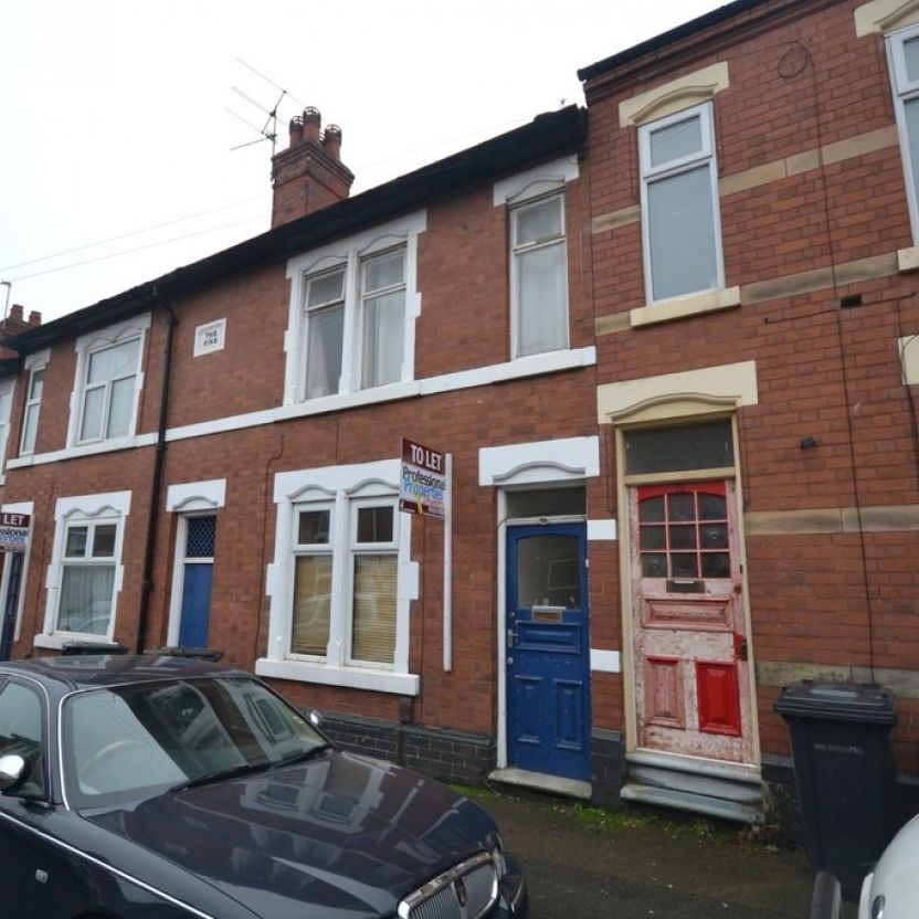 4 bed Mid Terraced House for Rent - Photo 1