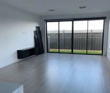 15 Riverglen Drive, Craigieburn VIC 3064 - Photo 3