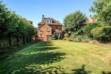 A delightful modern two double bedroom top floor flat - Photo 3