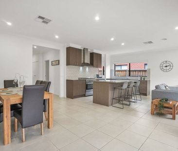 Lovely Family Home in Werribee - Photo 3
