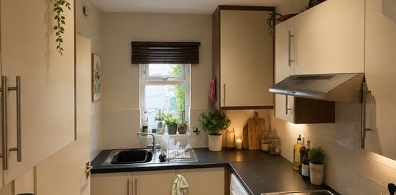 2 Bed Terraced House, Norman View, LS5 - Photo 2