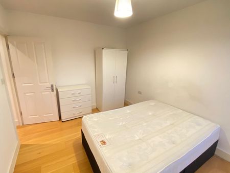 1 Bed Flat, South Lambeth Road, SW8 - Photo 4