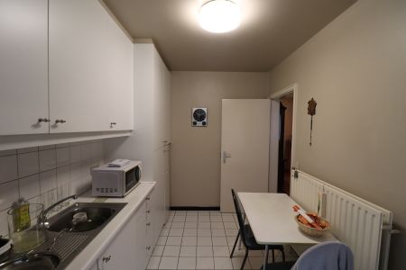 Een appartement op de 1ste verdieping met 2 slaapkamers en terras. - Foto 3