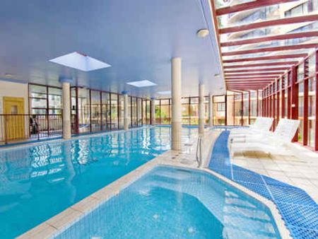 SPACIOUS, LIGHT & SUNNY, 3 BEDROOM SECURITY APARTMENT IN 'OSCAR ON HOLLYWOOD' - Photo 5