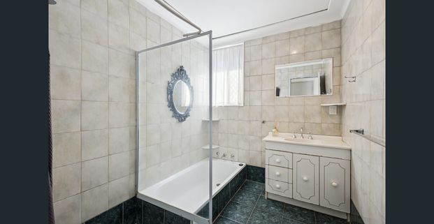 FRESH SPACIOUS & PERFECTLY LOCATED FAMILY HOME - Photo 1