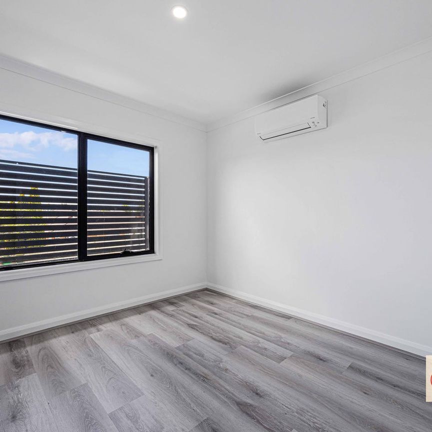 Brand New Luxury Townhouse for Lease!! - Photo 1