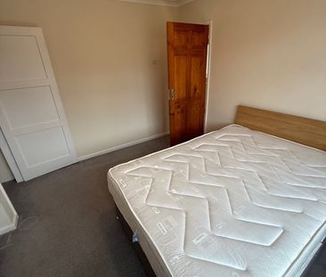 4 Bed Semi-Detached House, Claverham Road, BS16 - Photo 3