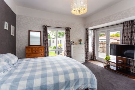 Spacious 4 bedroom family home - Photo 3