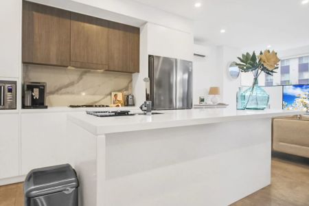 Gorgeous, Contemporary Apartment For Lease - Photo 2
