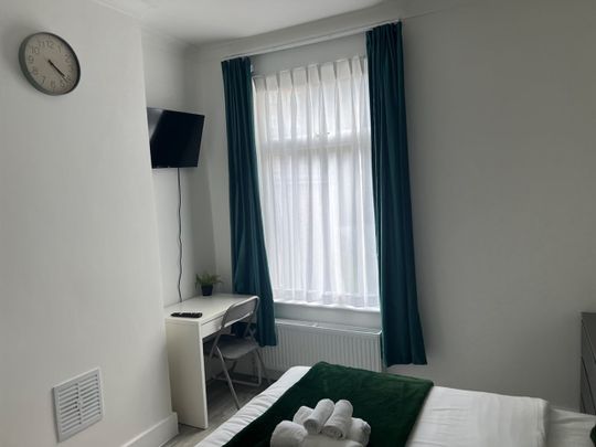 Room in a Shared House, Oaklands Road, NW2 - Photo 1