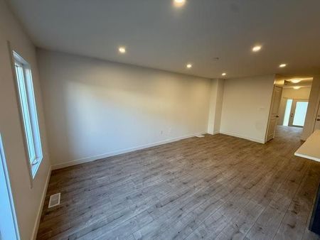 For Lease - 24 Oak Forest Common Crescent, Cambridge, Ontario - Photo 4