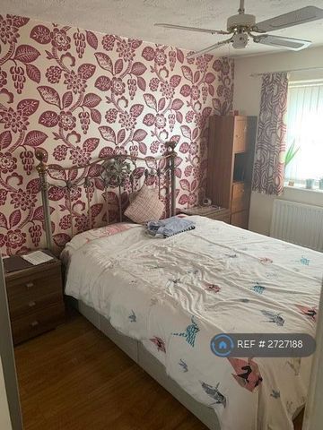 3 bedroom end of terrace house to rent - Photo 5