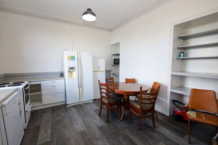 Spacious 4-Bedroom Flat in Prime City Centre Location – Dunedin, 9016 - Photo 3