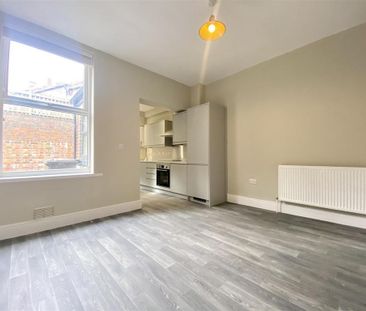 3 bedroom end of terrace house to rent - Photo 1