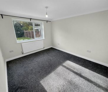 3 bedroom detached bungalow to rent - Photo 2