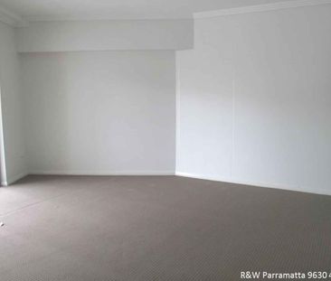 SPLIT-LEVEL 2 BEDROOM APARTMEN - Photo 4