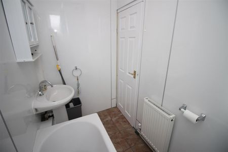 2 bedroom Detached house to rent in Hyde Terrace, South Gosforth, Newcastle upon Tyne - Photo 3