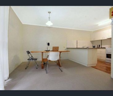 Neat & Presentable 3-Bedroom Unit in Leafy East Toowoomba - Photo 5