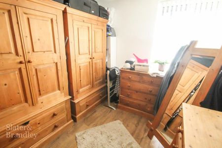 2 bedroom semi-detached house to rent - Photo 2