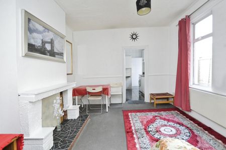 2 bedroom Flat To Let Total Size: 485 SQ FT - Photo 2