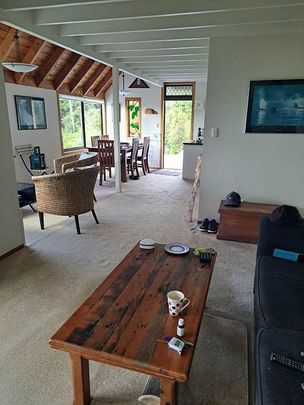 Beach and boat ramp 3 bedroom family home - Photo 1