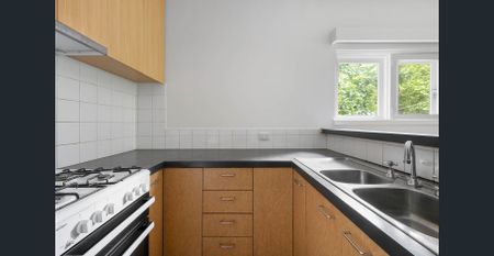 Fresh & Perfectly Positioned in Prime Armadale - Photo 4