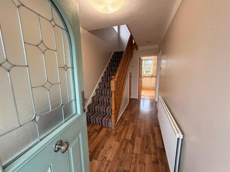 3 bedroom semi-detached house to rent - Photo 2