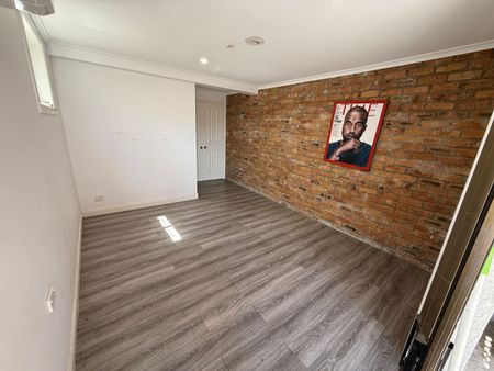 Stunning Character Qlder with City Views + the option of Home Office/Business Suite - Photo 5