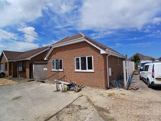 2 bedroom detached bungalow to rent - Photo 1