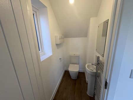 3 bedroom semi-detached house to rent - Photo 5