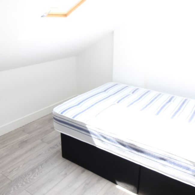 Flat 4, 30 Russell Street, Roath, Cardiff, CF24 3BG - Photo 1