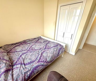 High Road, Swaythling, SO16 - Photo 4