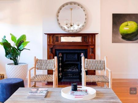 Charming light filled North Adelaide home in a peaceful, prime location - Photo 2