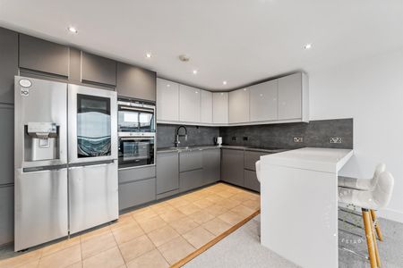 2 Bedroom Flat - Photo 3