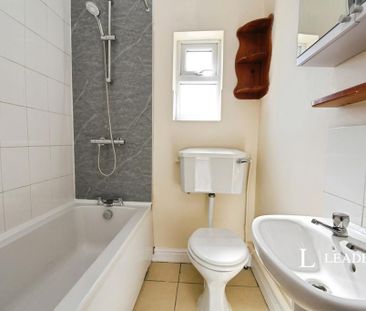 3 bedroom semi-detached house to rent - Photo 6
