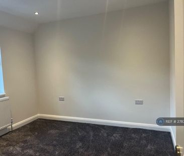 5 bedroom semi-detached house to rent - Photo 4