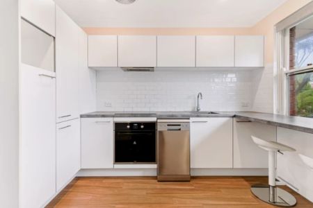 2Bedrooms, 1Bathrooms - Photo 2